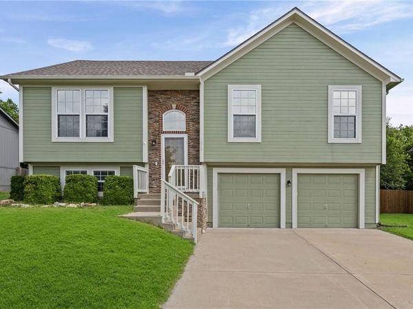 1010 NW Scenic Drive, Grain Valley, MO 64029