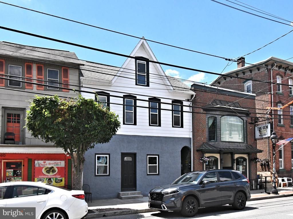 64 N MAIN , SPRING CITY, PA 19475