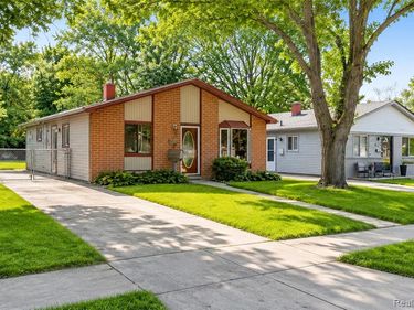 8095 Syracuse Street, Taylor, MI 48180