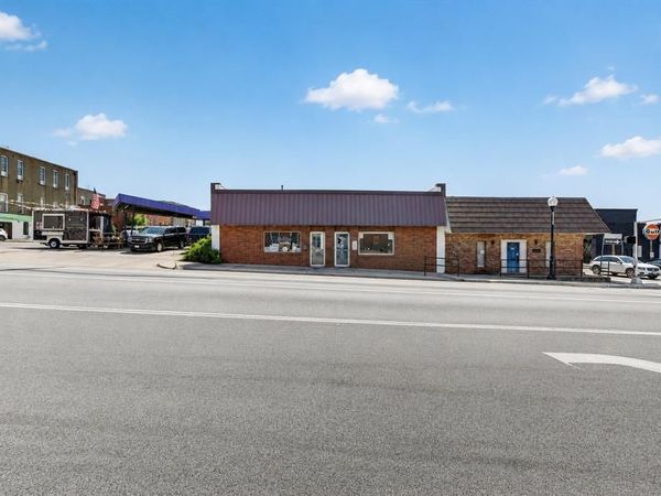 221-223 N Locust Street , Denton, TX 76201