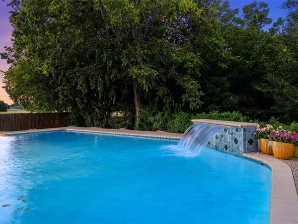 740 Castleman Creek Road , Hewitt, TX 76643