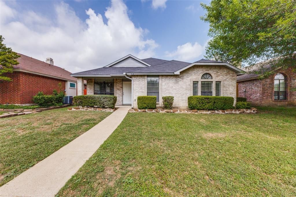 512 Sims Drive, Cedar Hill, TX 75104 Main Photo