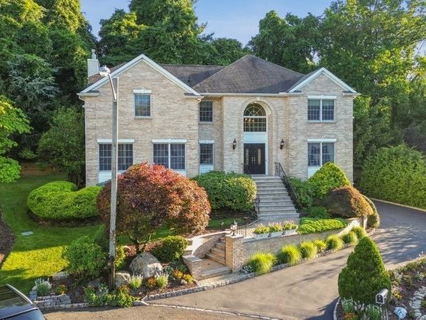 22 Trails End Ct, Westfield, NJ 07090