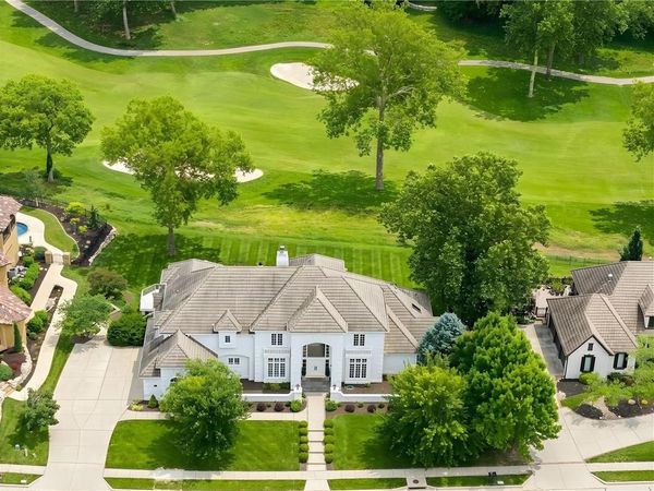 6517 Ridge Road, Parkville, MO 64152