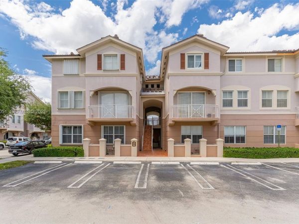 8826 W Flagler St, Unit 203, Miami, FL 33174
