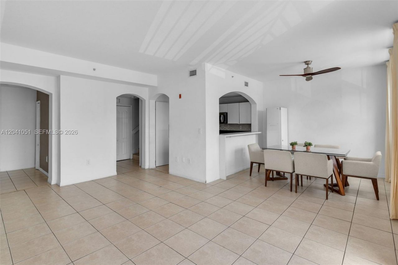 8826 W Flagler St, Unit 203, Miami, FL 33174 Photo