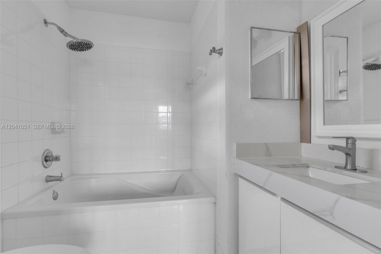 8826 W Flagler St, Unit 203, Miami, FL 33174 Photo