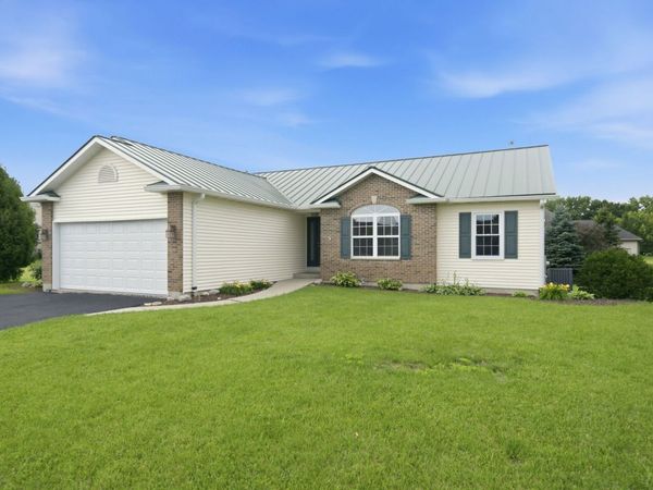 1346 Knolls Avenue S, DeKalb, IL 60115