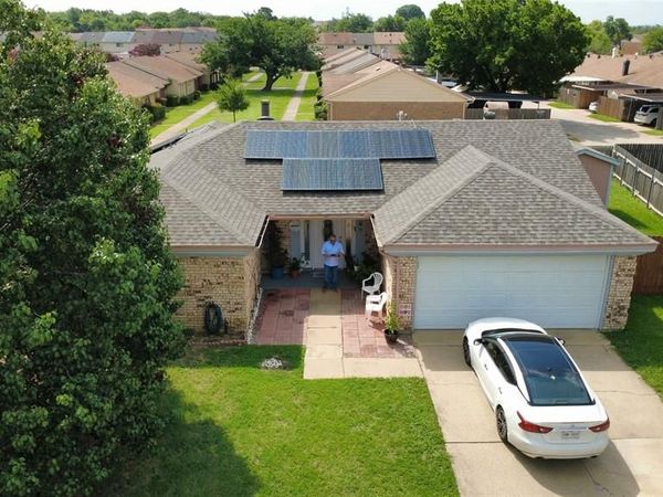 3030 Meadow Creek Court, Grand Prairie, TX 75052