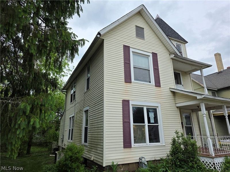 214 W Church Street, Newcomerstown, OH 43832 Photo 2