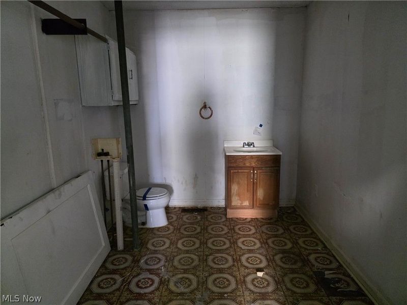 214 W Church Street, Newcomerstown, OH 43832 Photo 8