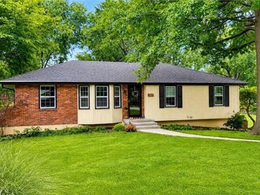 2407 NW 88th Street, Kansas City, MO 64154
