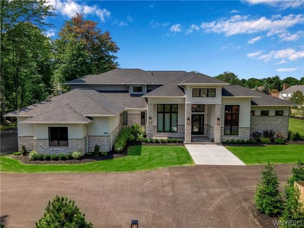 200 Paradise Road , East Amherst, NY 14051