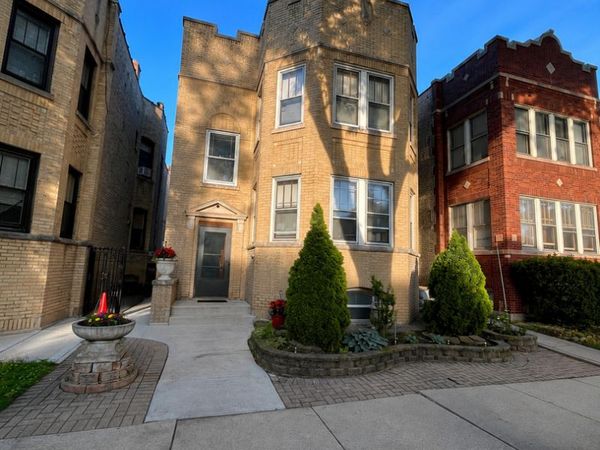 5725 N Artesian Avenue , Chicago, IL 60659