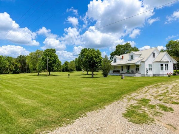 235 Park LN, Fayetteville, TX 78940