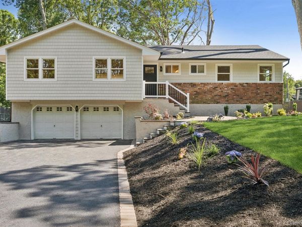 20 Camelia Place , Hauppauge, NY 11788