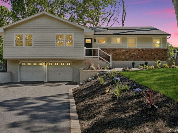 20 Camelia Place, Hauppauge, NY 11788