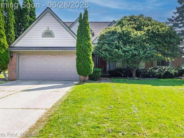 39478 Squire Road, Novi, MI 48375