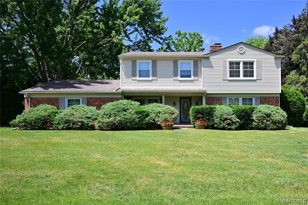 5888 Pentland Road, Bloomfield Hills, MI 48301 Main Photo
