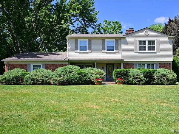 5888 Pentland Road, Bloomfield Hills, MI 48301