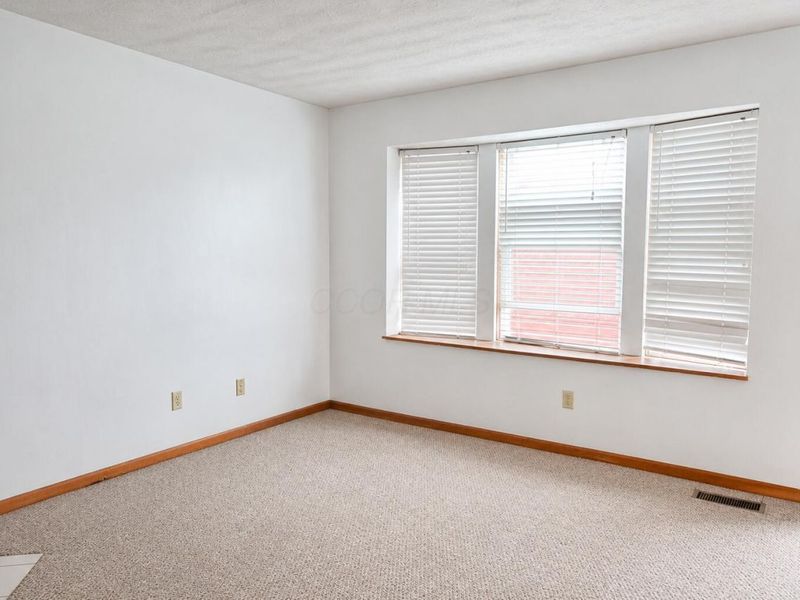 917 Annagladys Drive, Unit Y-2, Worthington, OH 43085 Photo 4