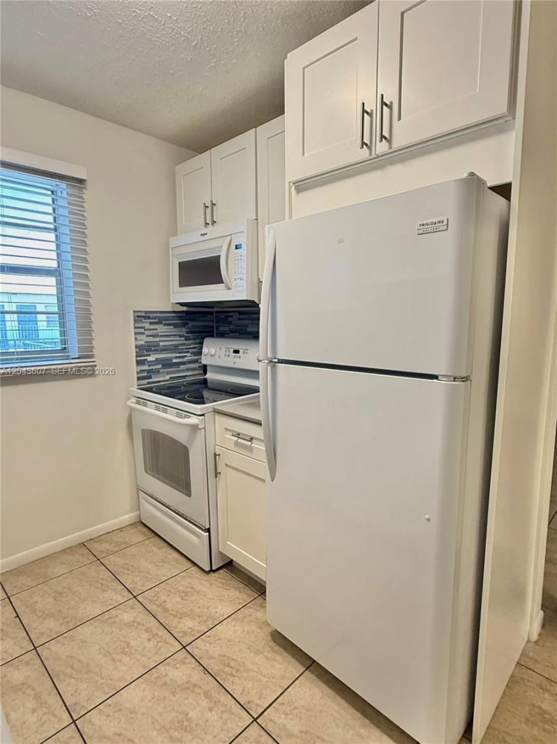 30 SE 4th Ave , Unit 206, Hallandale Beach, FL 33009 Photo