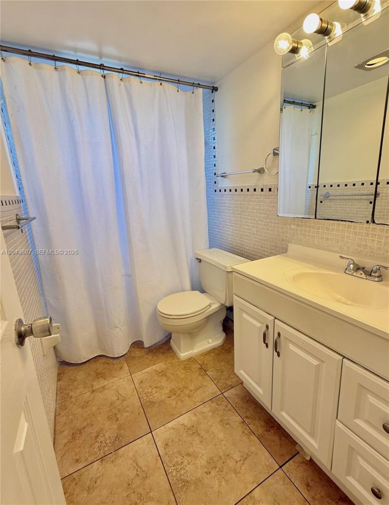 30 SE 4th Ave , Unit 206, Hallandale Beach, FL 33009 Photo