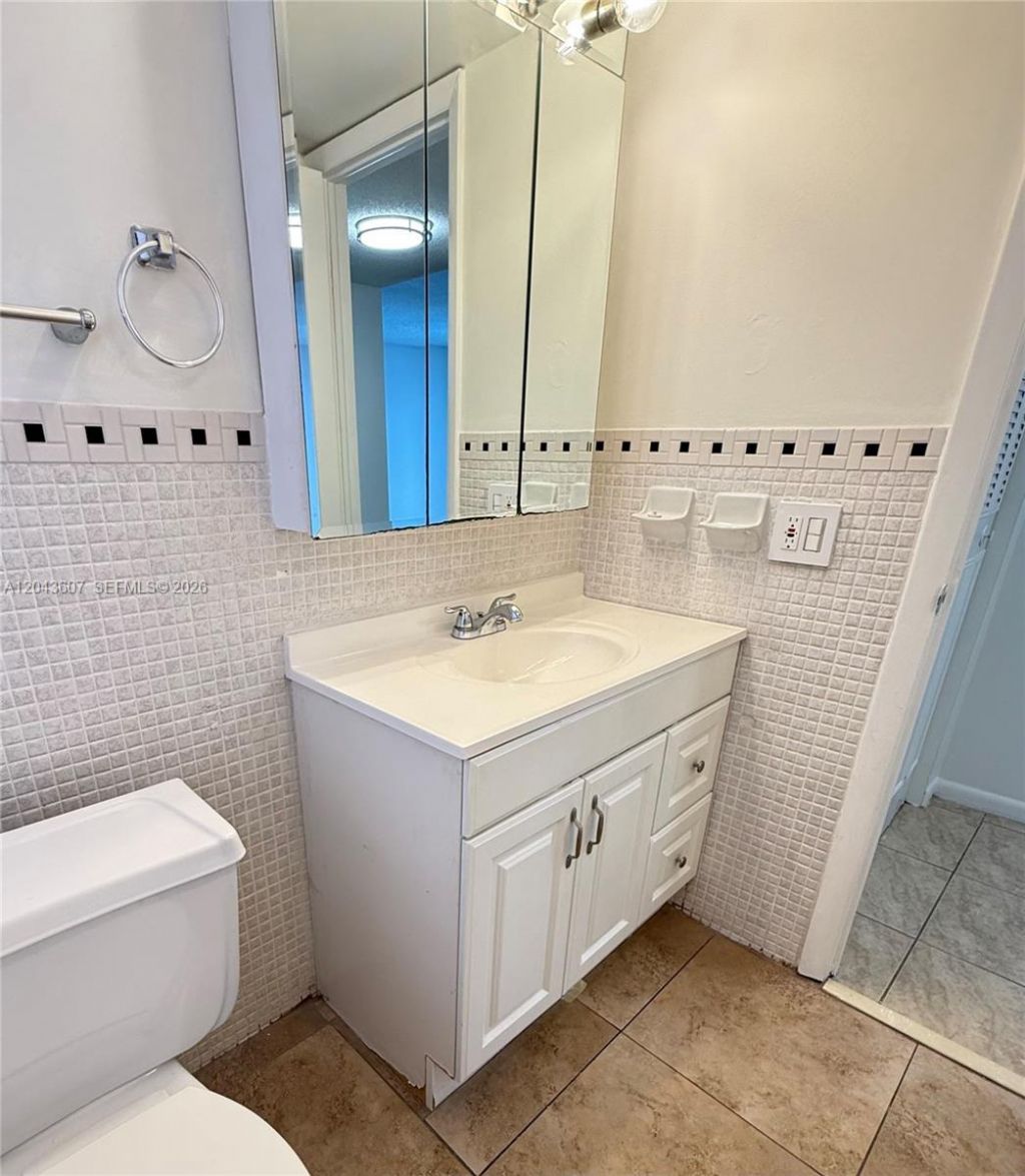 30 SE 4th Ave , Unit 206, Hallandale Beach, FL 33009 Photo