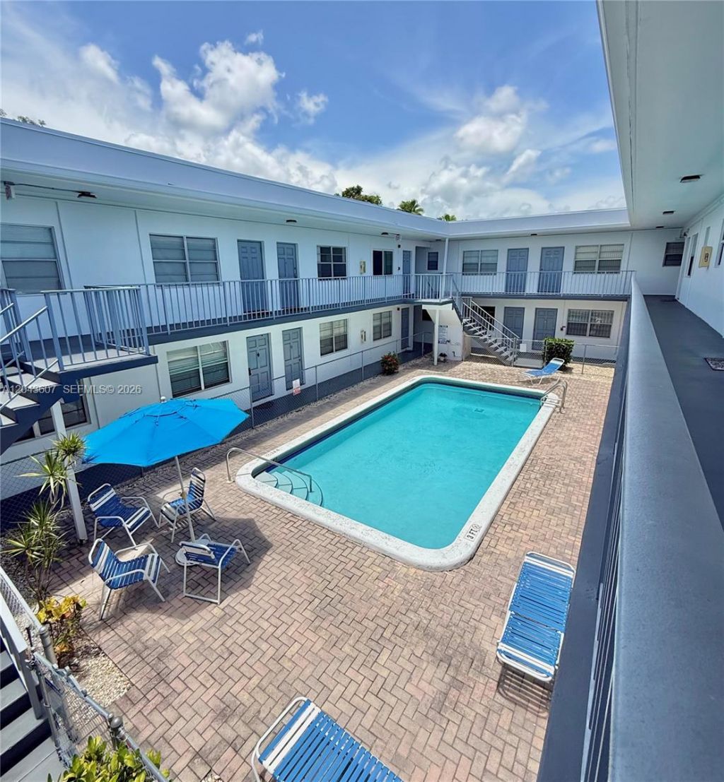 30 SE 4th Ave , Unit 206, Hallandale Beach, FL 33009 Photo