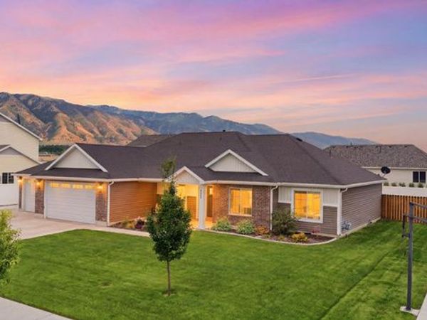 222 W 450 S, Hyde Park, UT 84318
