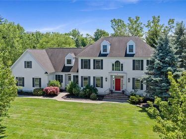 8 Turning Leaf Drive, Pittsford, NY 14534