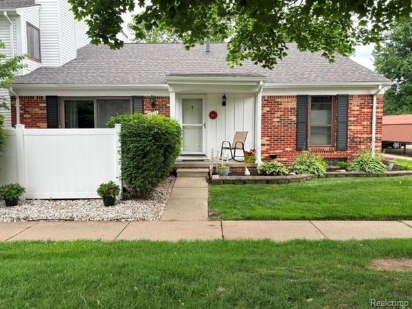 38726 Golfview Drive E, Clinton Twp, MI 48038
