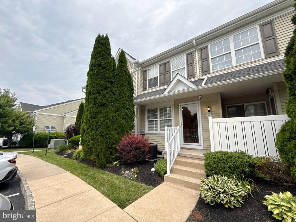 267 FLAGSTONE ROAD , CHESTER SPRINGS, PA 19425