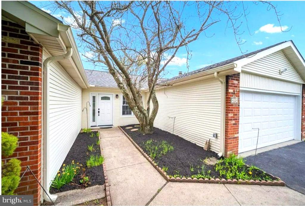 22 DELAWARE COURT , NEWTOWN, PA 18940