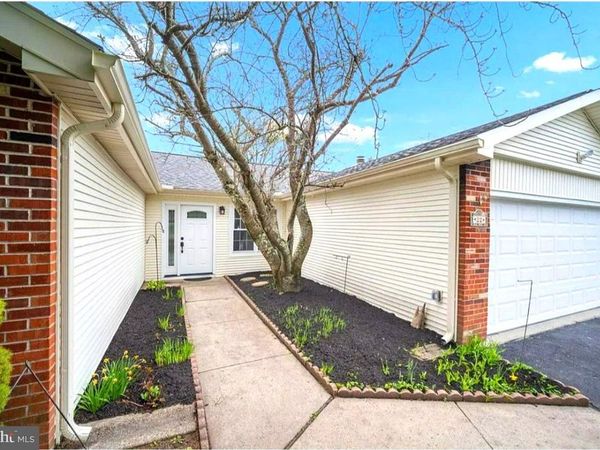 22 DELAWARE COURT , NEWTOWN, PA 18940
