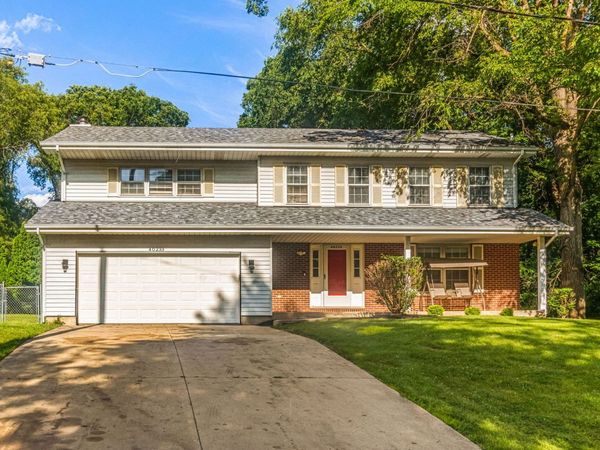 40233 N Lakeview Avenue, Antioch, IL 60002