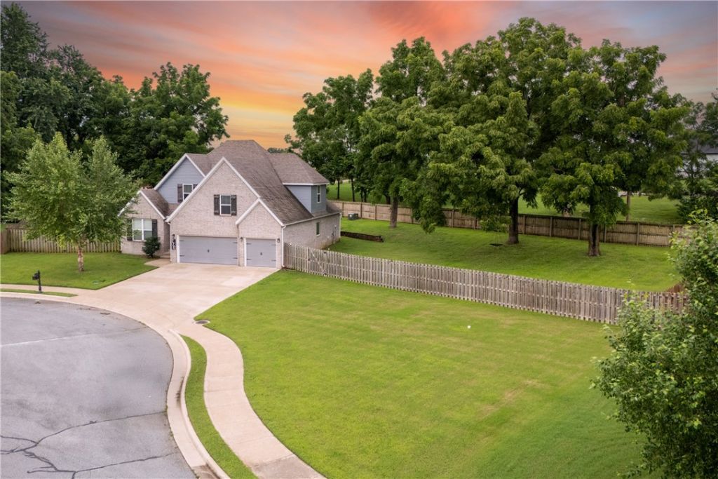 770 Hawthorn Way, Centerton, AR 72719 Main Photo