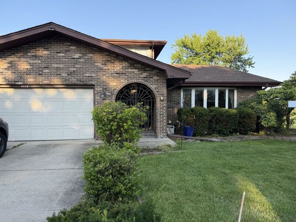 8541 S 83rd Avenue , Hickory Hills, IL 60457