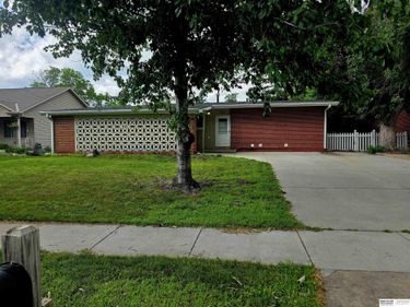7030 S Wedgewood Drive, Lincoln, NE 68510