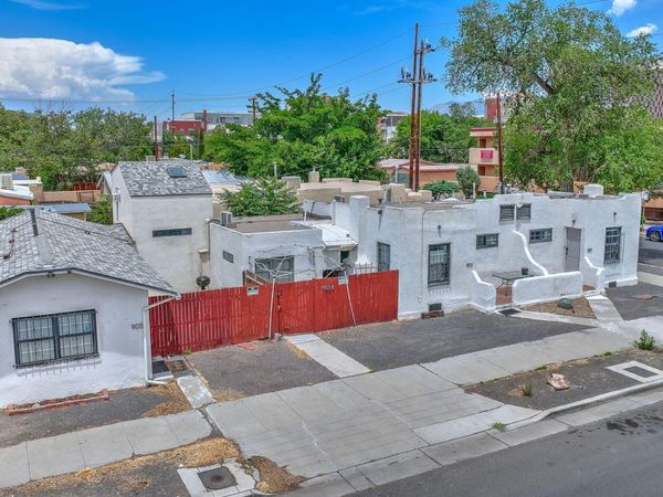905 Coal Avenue SW, Albuquerque, NM 87102