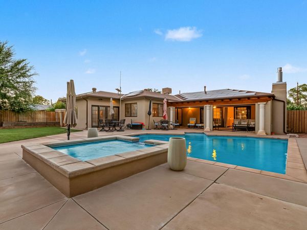 334 Vineyard Road NW, Los Ranchos, NM 87107