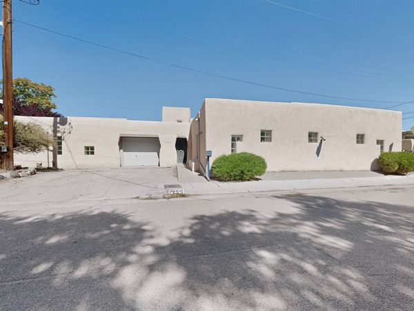 233 16th Street NW, Albuquerque, NM 87104