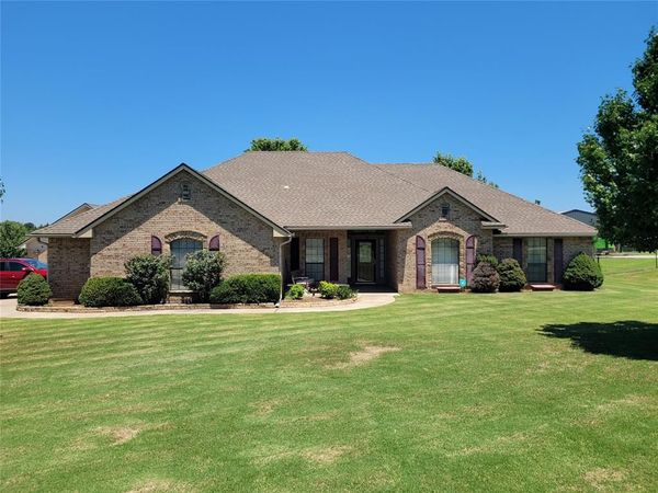 1602 Twin Spires Trail, Guthrie, OK 73044