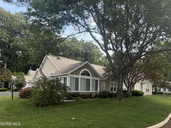 2354 Whispering Pines Drive, Toledo, OH 43617