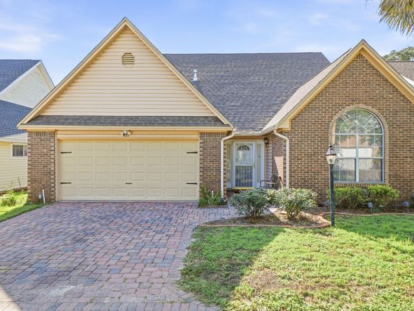 827 Fairway Lakes Drive, Niceville, FL 32578