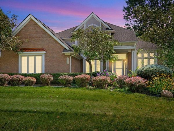 6568 Crabapple Drive, Troy, MI 48098
