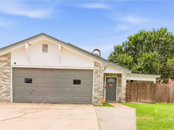 217 Versailles Street, Victoria, TX 77904