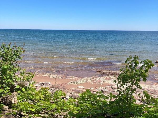 61 Shore Drive, Onota Twp, MI 49806