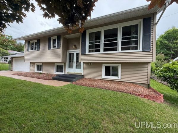 618 Mesnard Street, Marquette, MI 49855