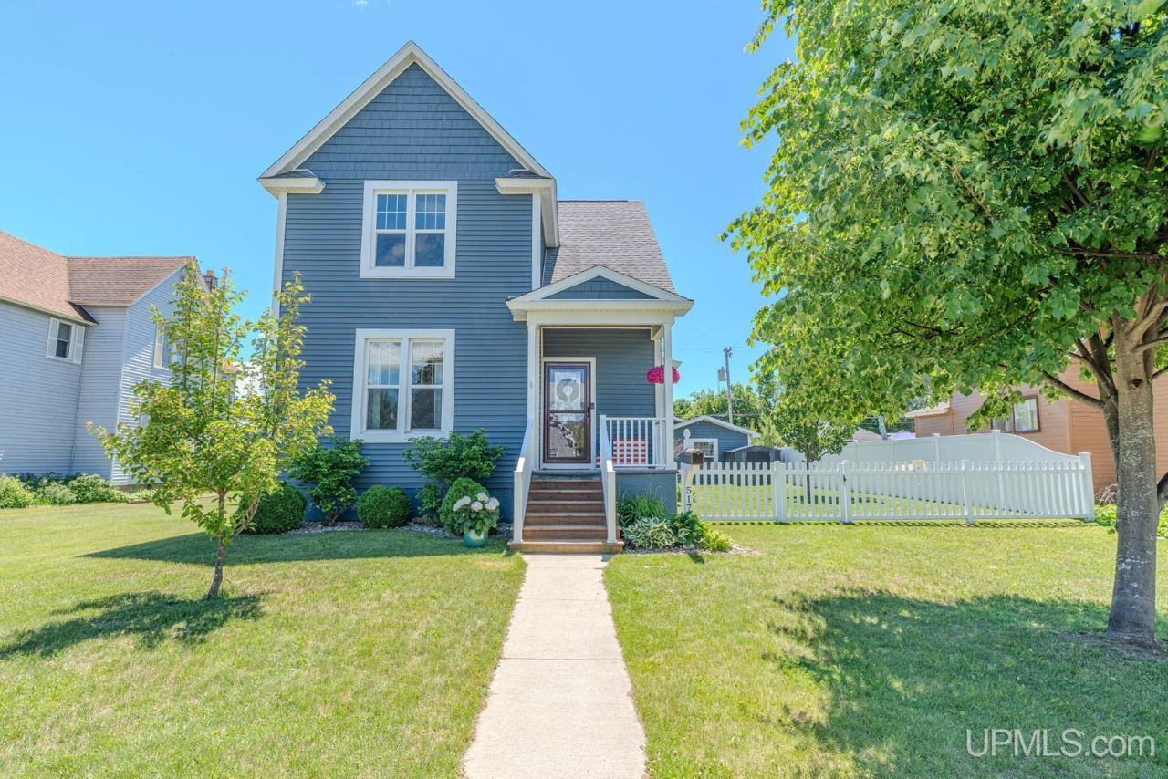 517 Wisconsin Avenue, Gladstone, MI 49837 Main Photo